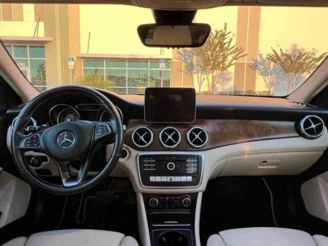 Черный Мерседес ГЛА-Класс, объемом двигателя 2 л и пробегом 35 тыс. км за 5600 $, фото 5 на Automoto.ua