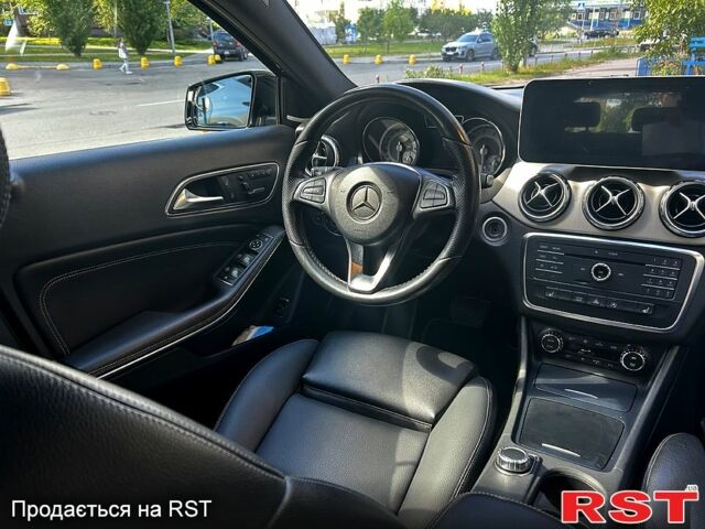 Чорний Мерседес ГЛА-Клас, об'ємом двигуна 2 л та пробігом 150 тис. км за 16900 $, фото 6 на Automoto.ua