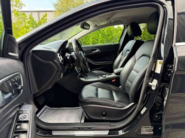 Черный Мерседес ГЛА-Класс, объемом двигателя 2 л и пробегом 72 тыс. км за 9400 $, фото 5 на Automoto.ua