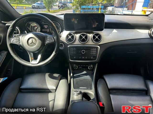 Чорний Мерседес ГЛА-Клас, об'ємом двигуна 2 л та пробігом 150 тис. км за 16900 $, фото 5 на Automoto.ua