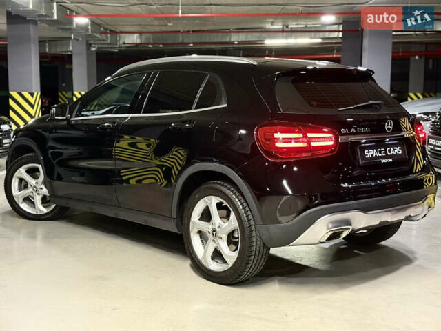 Черный Мерседес ГЛА-Класс, объемом двигателя 1.6 л и пробегом 61 тыс. км за 23800 $, фото 9 на Automoto.ua