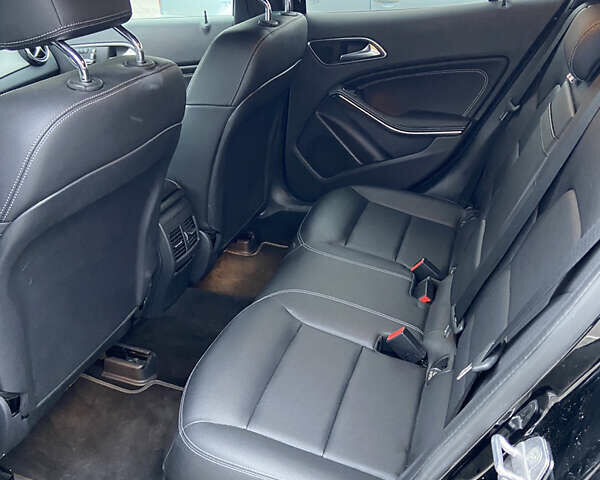 Черный Мерседес ГЛА-Класс, объемом двигателя 1.99 л и пробегом 34 тыс. км за 22400 $, фото 12 на Automoto.ua