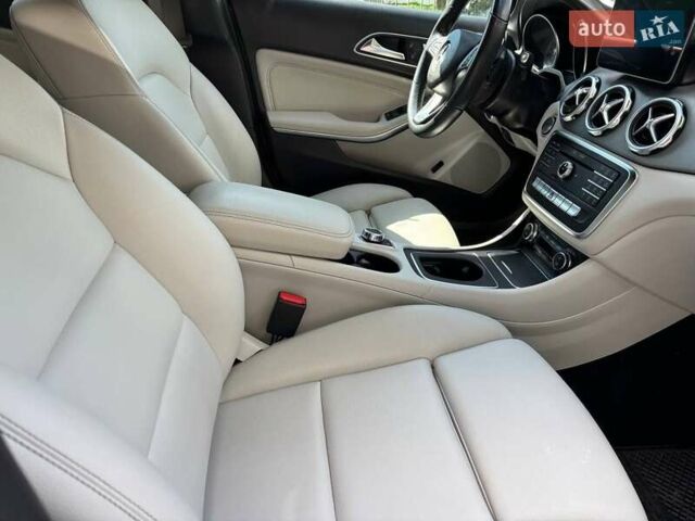 Мерседес ГЛА-Класс 2019 в Полтаве на Automoto.ua Черный Мерседес ГЛА-Класс, объемом двигателя 1.99 л и пробегом 110 тыс. км за 20500 $, фото 20 на Automoto.ua