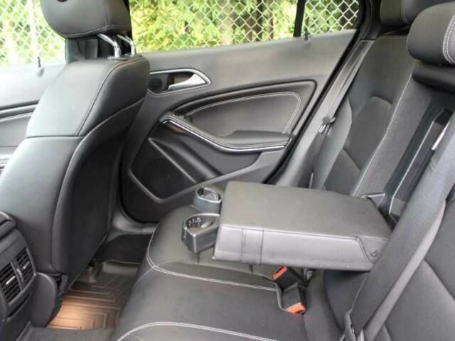 Мерседес ГЛА-Клас 2019 у Києві на Automoto.ua Чорний Мерседес ГЛА-Клас, об'ємом двигуна 2 л та пробігом 89 тис. км за 15300 $, фото 13 на Automoto.ua