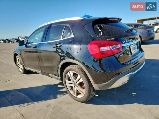 Черный Мерседес ГЛА-Класс, объемом двигателя 1.99 л и пробегом 170 тыс. км за 4200 $, фото 2 на Automoto.ua