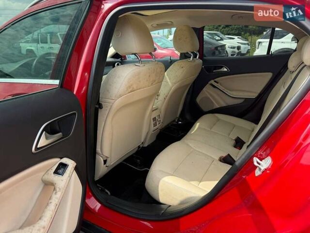 Красный Мерседес ГЛА-Класс, объемом двигателя 2 л и пробегом 77 тыс. км за 10800 $, фото 9 на Automoto.ua