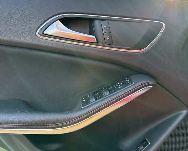 Красный Мерседес ГЛА-Класс, объемом двигателя 1.46 л и пробегом 135 тыс. км за 22000 $, фото 11 на Automoto.ua