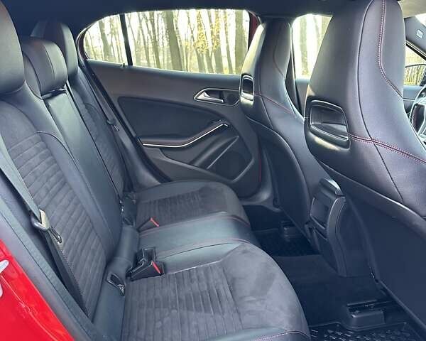 Красный Мерседес ГЛА-Класс, объемом двигателя 1.46 л и пробегом 135 тыс. км за 22000 $, фото 12 на Automoto.ua