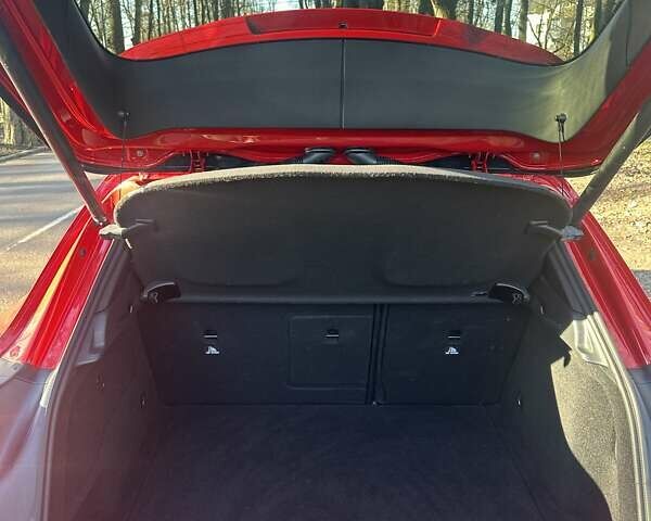 Красный Мерседес ГЛА-Класс, объемом двигателя 1.46 л и пробегом 135 тыс. км за 22000 $, фото 4 на Automoto.ua