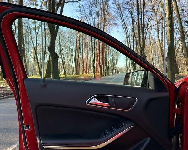 Красный Мерседес ГЛА-Класс, объемом двигателя 1.46 л и пробегом 135 тыс. км за 22000 $, фото 10 на Automoto.ua