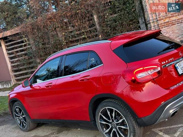 Красный Мерседес ГЛА-Класс, объемом двигателя 1.99 л и пробегом 155 тыс. км за 23200 $, фото 5 на Automoto.ua