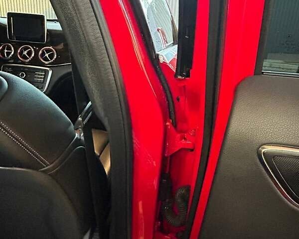 Красный Мерседес ГЛА-Класс, объемом двигателя 1.99 л и пробегом 155 тыс. км за 23200 $, фото 9 на Automoto.ua