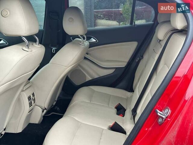 Красный Мерседес ГЛА-Класс, объемом двигателя 1.99 л и пробегом 215 тыс. км за 10900 $, фото 14 на Automoto.ua