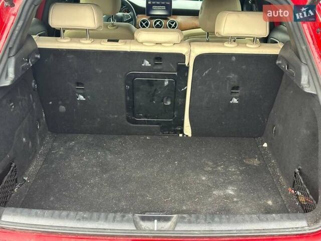 Красный Мерседес ГЛА-Класс, объемом двигателя 1.99 л и пробегом 215 тыс. км за 10900 $, фото 10 на Automoto.ua