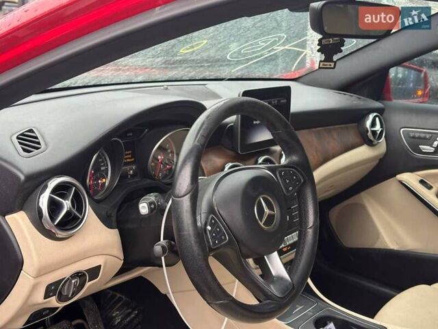Красный Мерседес ГЛА-Класс, объемом двигателя 1.99 л и пробегом 215 тыс. км за 10900 $, фото 13 на Automoto.ua