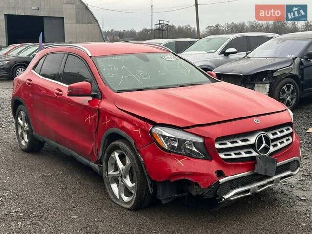 Красный Мерседес ГЛА-Класс, объемом двигателя 1.99 л и пробегом 215 тыс. км за 10900 $, фото 6 на Automoto.ua