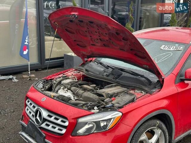 Красный Мерседес ГЛА-Класс, объемом двигателя 1.99 л и пробегом 215 тыс. км за 10900 $, фото 23 на Automoto.ua