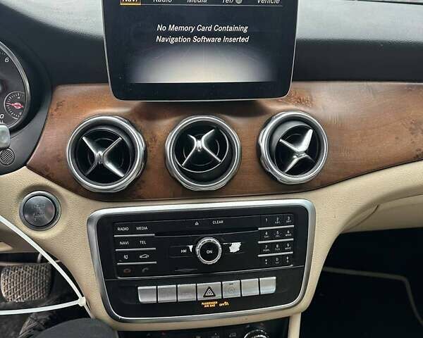 Красный Мерседес ГЛА-Класс, объемом двигателя 1.99 л и пробегом 215 тыс. км за 10900 $, фото 16 на Automoto.ua