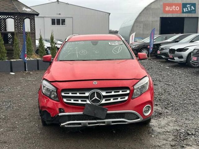 Красный Мерседес ГЛА-Класс, объемом двигателя 1.99 л и пробегом 215 тыс. км за 10900 $, фото 5 на Automoto.ua