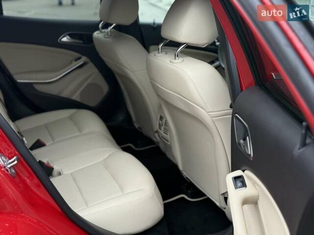 Червоний Мерседес ГЛА-Клас, об'ємом двигуна 1.99 л та пробігом 30 тис. км за 19950 $, фото 18 на Automoto.ua