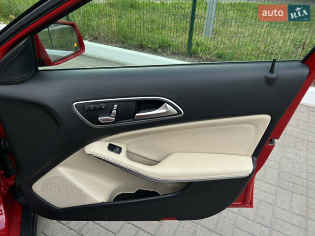 Красный Мерседес ГЛА-Класс, объемом двигателя 1.99 л и пробегом 29 тыс. км за 19999 $, фото 29 на Automoto.ua