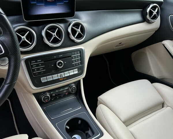 Красный Мерседес ГЛА-Класс, объемом двигателя 1.99 л и пробегом 29 тыс. км за 19999 $, фото 34 на Automoto.ua