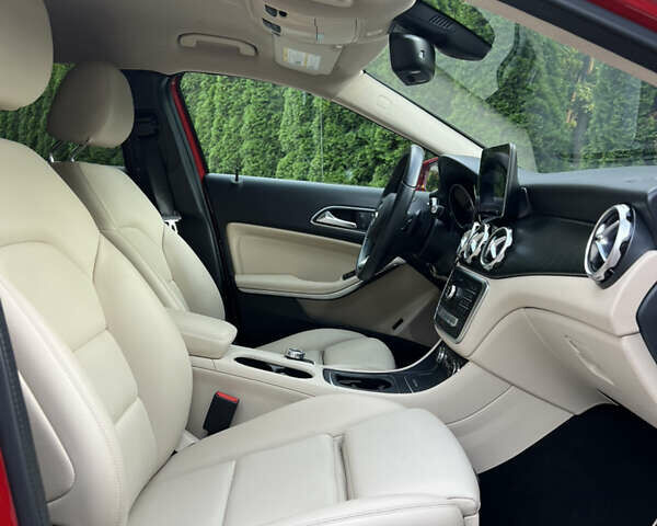 Красный Мерседес ГЛА-Класс, объемом двигателя 1.99 л и пробегом 29 тыс. км за 19999 $, фото 31 на Automoto.ua