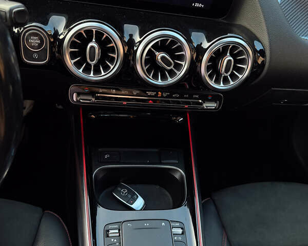 Мерседес ГЛА-Класс 2020 в Черновцах на Automoto.ua Красный Мерседес ГЛА-Класс, объемом двигателя 2 л и пробегом 127 тыс. км за 29000 $, фото 19 на Automoto.ua