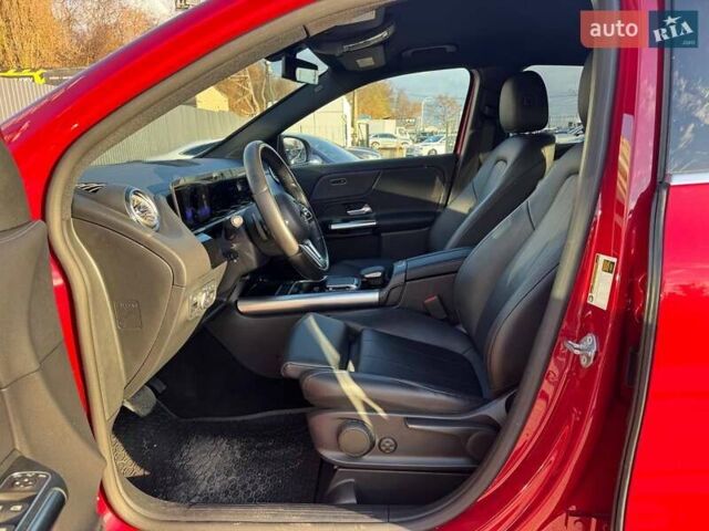 Красный Мерседес ГЛА-Класс, объемом двигателя 2 л и пробегом 72 тыс. км за 29000 $, фото 11 на Automoto.ua