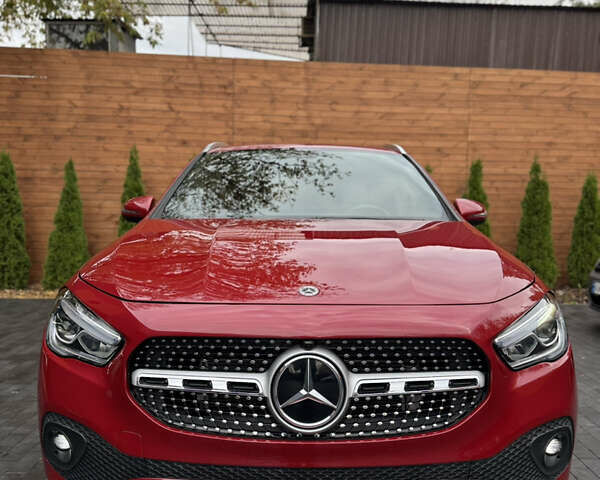Красный Мерседес ГЛА-Класс, объемом двигателя 2 л и пробегом 70 тыс. км за 28500 $, фото 2 на Automoto.ua