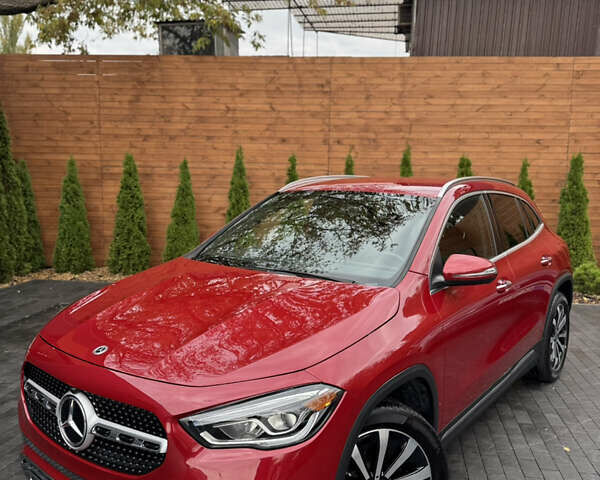 Красный Мерседес ГЛА-Класс, объемом двигателя 2 л и пробегом 70 тыс. км за 28500 $, фото 5 на Automoto.ua