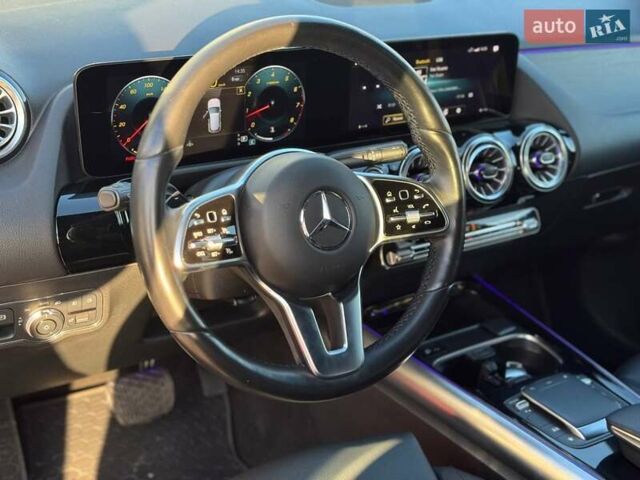 Красный Мерседес ГЛА-Класс, объемом двигателя 2 л и пробегом 72 тыс. км за 29000 $, фото 13 на Automoto.ua