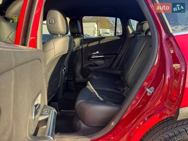 Красный Мерседес ГЛА-Класс, объемом двигателя 2 л и пробегом 72 тыс. км за 29000 $, фото 25 на Automoto.ua