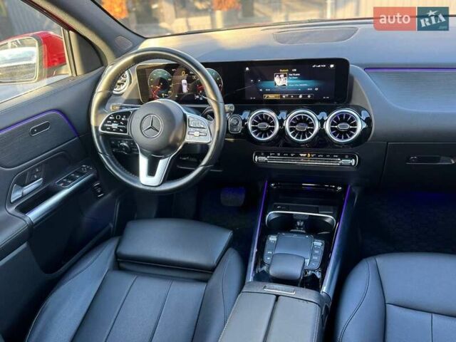 Красный Мерседес ГЛА-Класс, объемом двигателя 2 л и пробегом 72 тыс. км за 29000 $, фото 16 на Automoto.ua