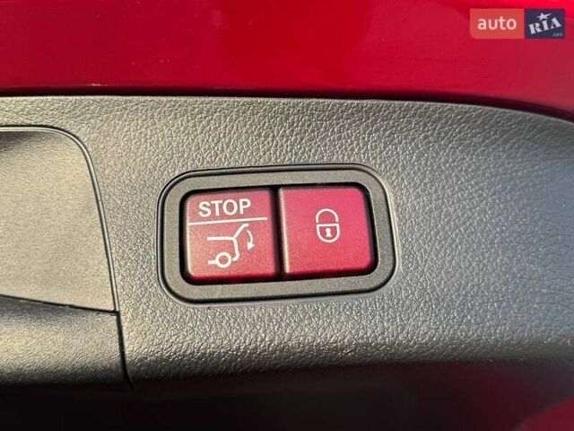 Красный Мерседес ГЛА-Класс, объемом двигателя 2 л и пробегом 72 тыс. км за 29000 $, фото 27 на Automoto.ua