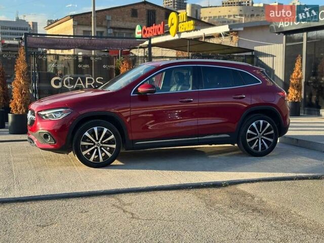 Красный Мерседес ГЛА-Класс, объемом двигателя 2 л и пробегом 72 тыс. км за 29000 $, фото 6 на Automoto.ua