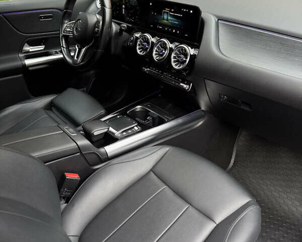 Красный Мерседес ГЛА-Класс, объемом двигателя 2 л и пробегом 70 тыс. км за 28500 $, фото 18 на Automoto.ua