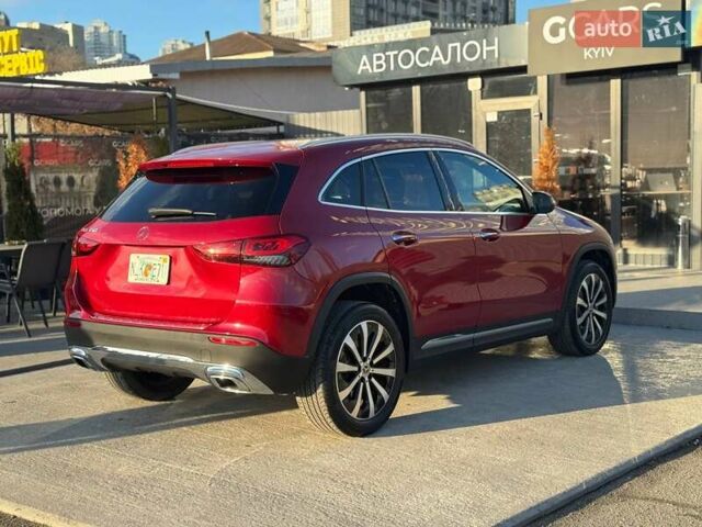 Красный Мерседес ГЛА-Класс, объемом двигателя 2 л и пробегом 72 тыс. км за 29000 $, фото 3 на Automoto.ua