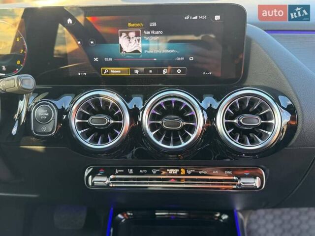 Красный Мерседес ГЛА-Класс, объемом двигателя 2 л и пробегом 72 тыс. км за 29000 $, фото 19 на Automoto.ua