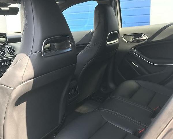 Серый Мерседес ГЛА-Класс, объемом двигателя 2 л и пробегом 75 тыс. км за 29000 $, фото 4 на Automoto.ua