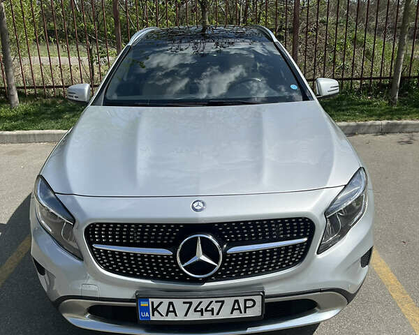 Серый Мерседес ГЛА-Класс, объемом двигателя 1.99 л и пробегом 63 тыс. км за 18000 $, фото 1 на Automoto.ua