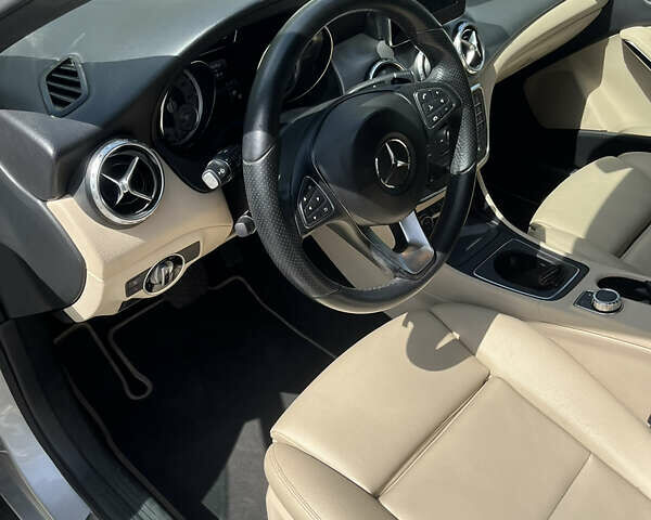 Серый Мерседес ГЛА-Класс, объемом двигателя 1.99 л и пробегом 63 тыс. км за 18000 $, фото 2 на Automoto.ua