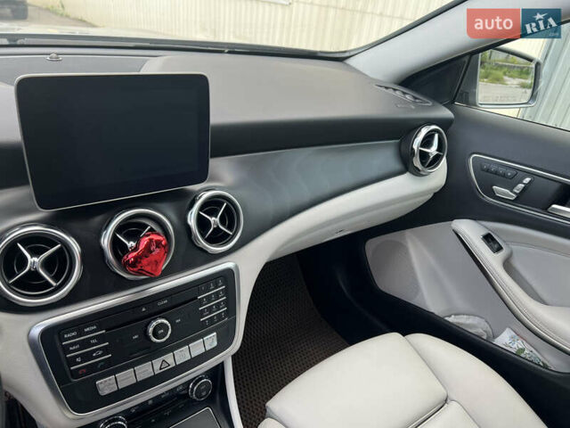 Серый Мерседес ГЛА-Класс, объемом двигателя 2 л и пробегом 23 тыс. км за 34000 $, фото 8 на Automoto.ua
