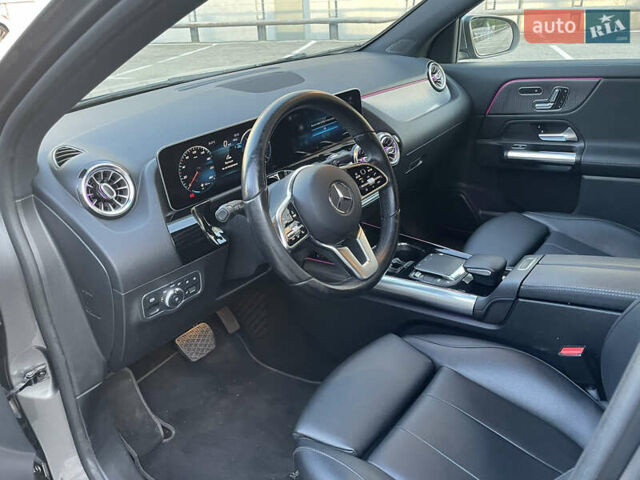 Серый Мерседес ГЛА-Класс, объемом двигателя 1.99 л и пробегом 105 тыс. км за 31900 $, фото 4 на Automoto.ua