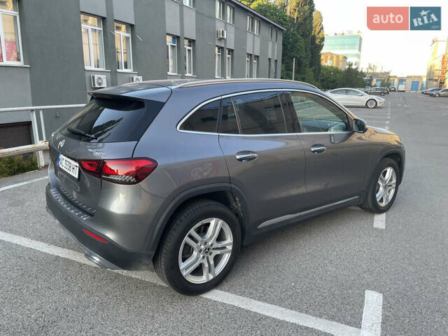 Серый Мерседес ГЛА-Класс, объемом двигателя 1.99 л и пробегом 105 тыс. км за 31900 $, фото 2 на Automoto.ua