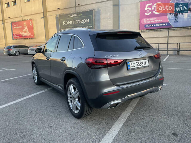 Серый Мерседес ГЛА-Класс, объемом двигателя 1.99 л и пробегом 105 тыс. км за 31900 $, фото 3 на Automoto.ua