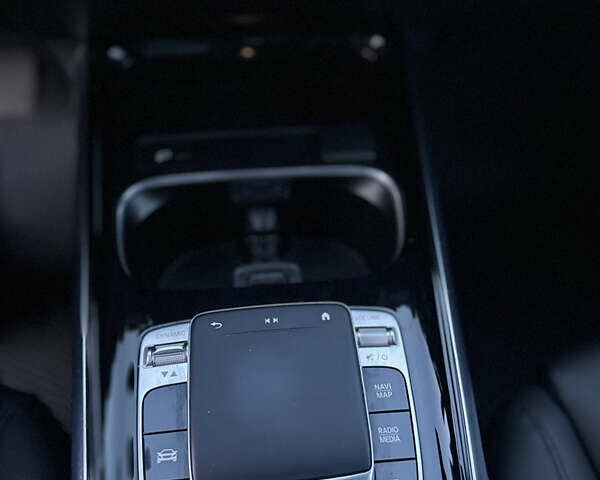 Белый Мерседес GLB-Class, объемом двигателя 1.99 л и пробегом 21 тыс. км за 28999 $, фото 56 на Automoto.ua