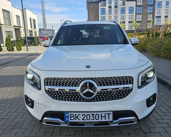 Белый Мерседес GLB-Class, объемом двигателя 1.99 л и пробегом 71 тыс. км за 29500 $, фото 1 на Automoto.ua