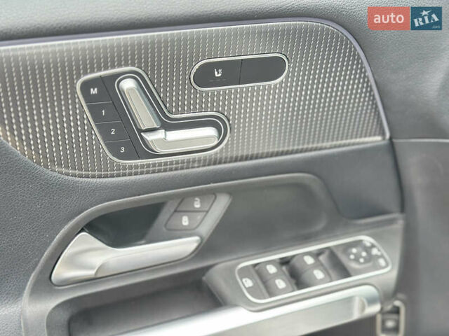 Белый Мерседес GLB-Class, объемом двигателя 1.99 л и пробегом 44 тыс. км за 34500 $, фото 17 на Automoto.ua