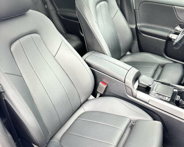 Белый Мерседес GLB-Class, объемом двигателя 1.99 л и пробегом 44 тыс. км за 34500 $, фото 30 на Automoto.ua